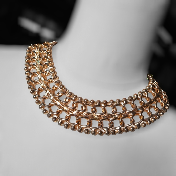 Vintage Jewelry - #5 Unique VINTAGE Gold Coloured Statement Necklace Eye Catching